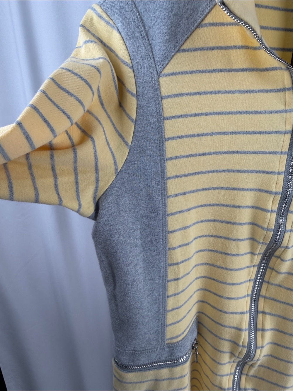 Neiman Marcus Exclusive Striped Full Zip Knit Jacket – Size Medium - Picture 5 of 8